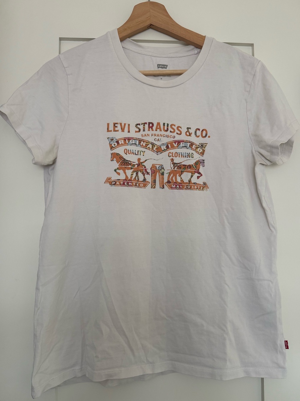 Levi's White Tee with Orange and Brown Graphic Logo - Size Medium